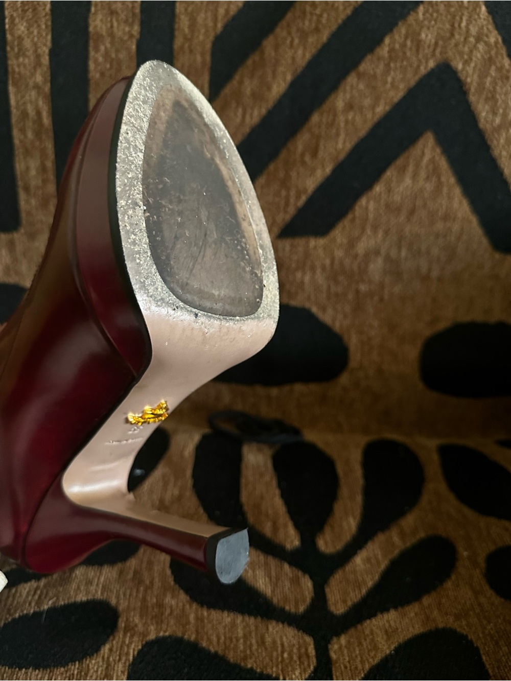 PRADA VINTAGE Burgundy Leather Oxford heels with Gold Logo - Picture 15 of 16